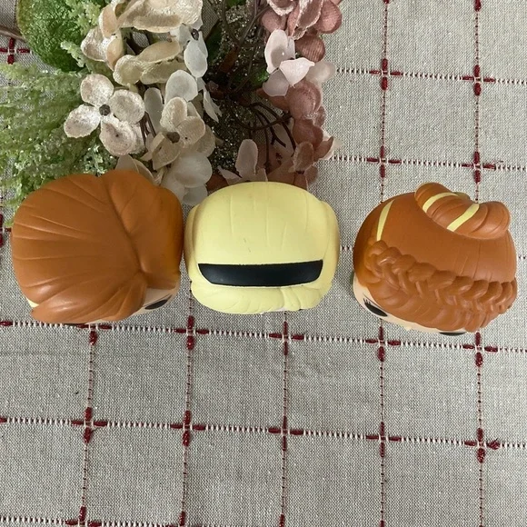 Funko Pop Disney Frozen #119 Coronation Anna, #116 Young Elsa & #81 Anna Bundle - Picture 2 of 10